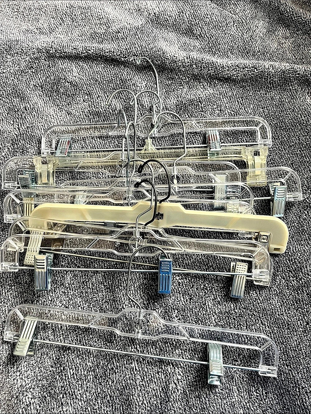 Clear Clip Hangers Set in Clear & Gold
